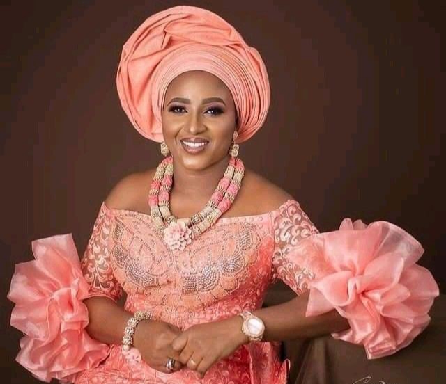Simple Igbo Blouse Styles for Mothers 