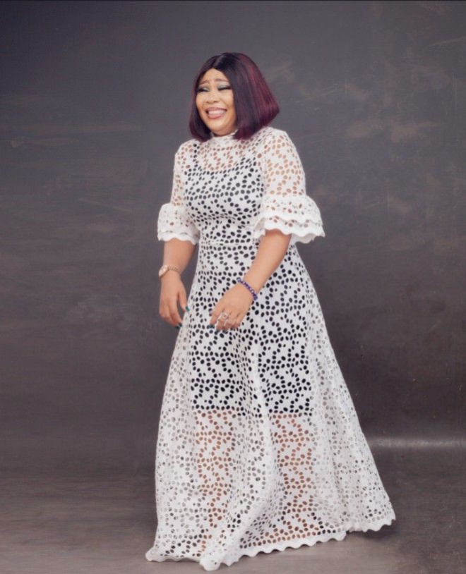 Simple Lace Styles for Big Tummy Women 