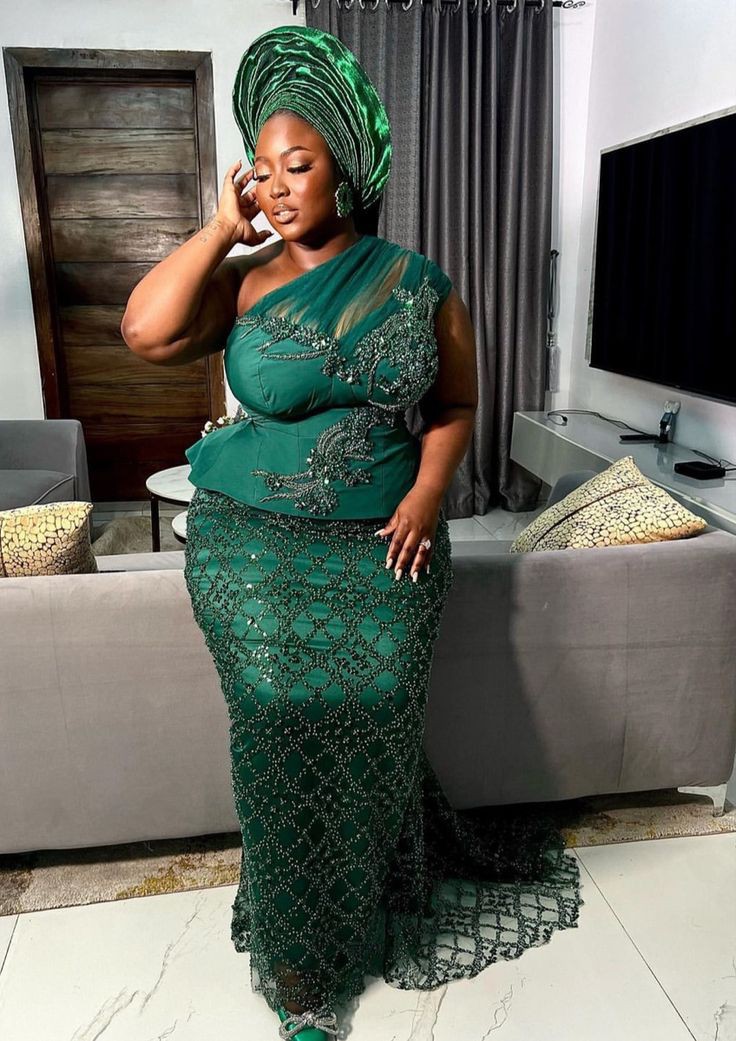 Plus Size Lace Dresses for Special Occasions 