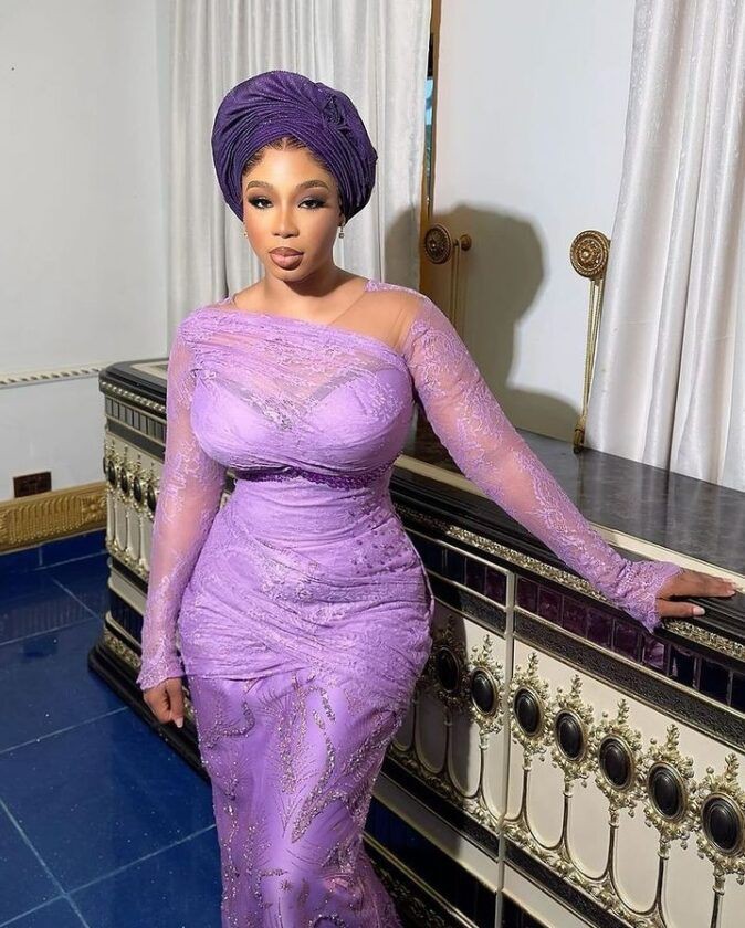 Short Lace Gown for Fat Ladies