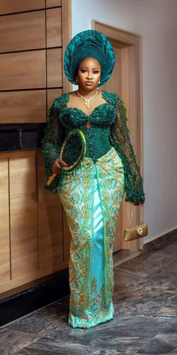 Lace Gown Styles for Ladies 