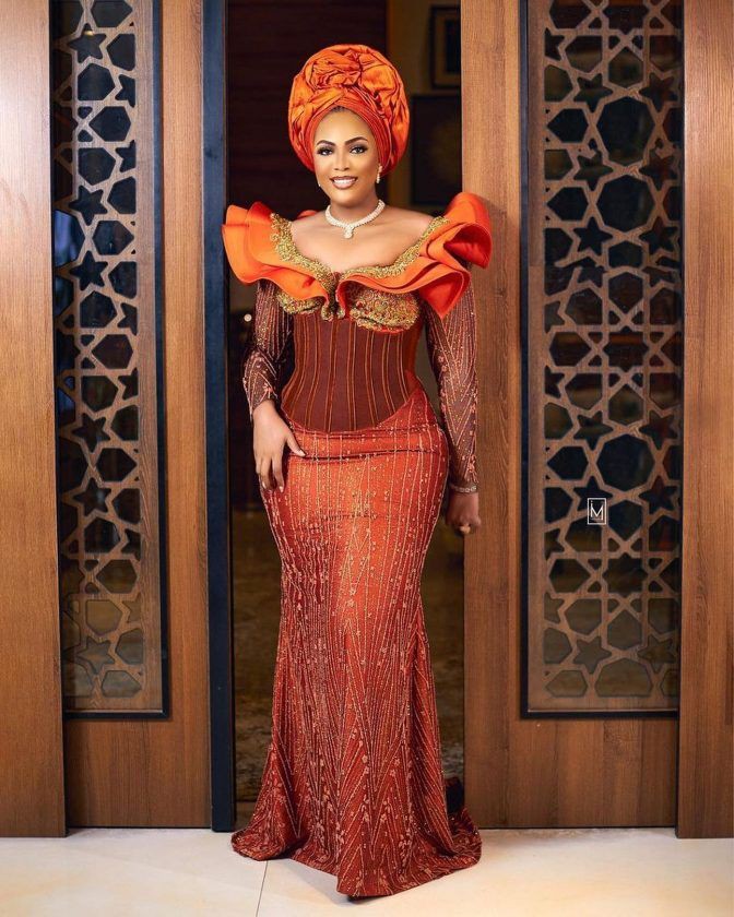Lace Styles for Bride Traditional Wedding