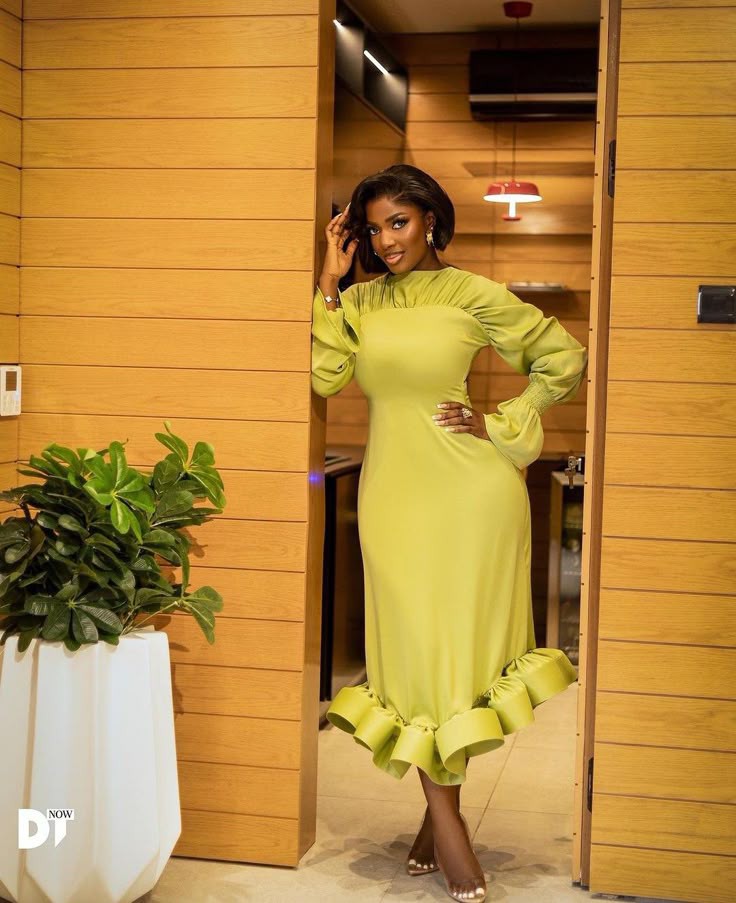 Styles for Plain Material Gown 