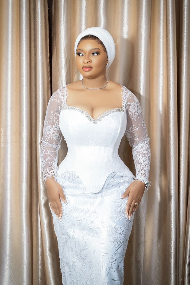 Latest Wedding Gown With Lace Material 