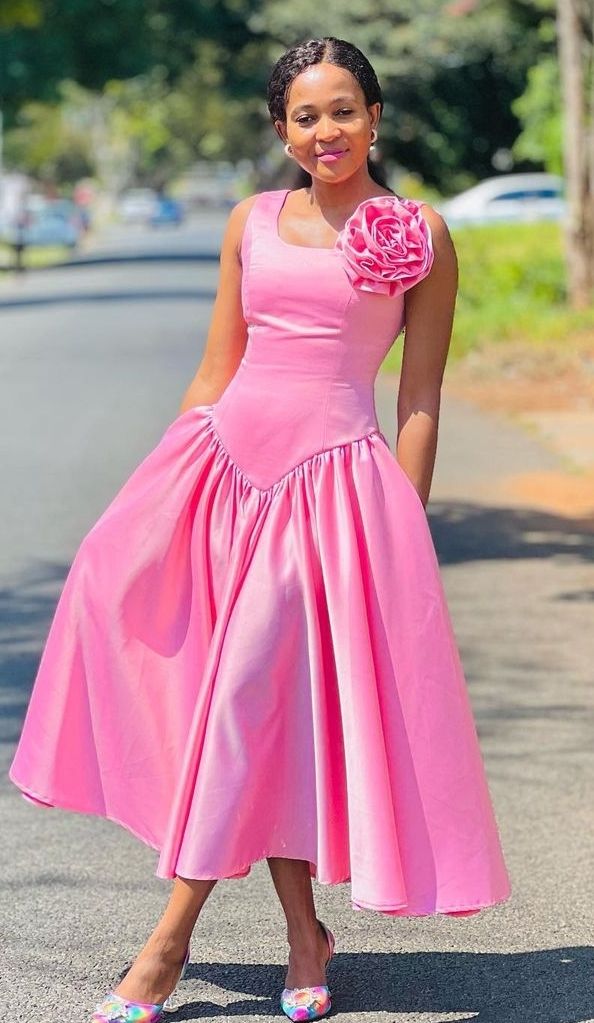 Simple Flay Gown Styles for Slim Ladies