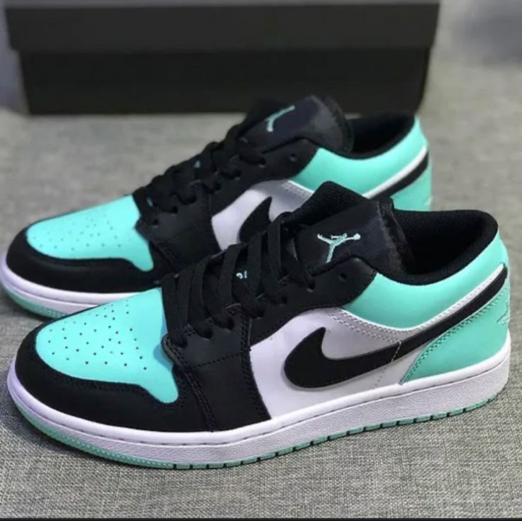 Sneakers for Both Genders 